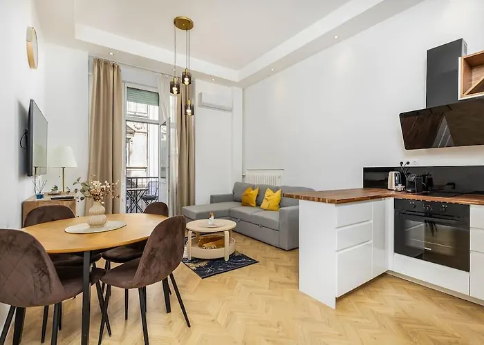 Venus Apartments - Akacfa III