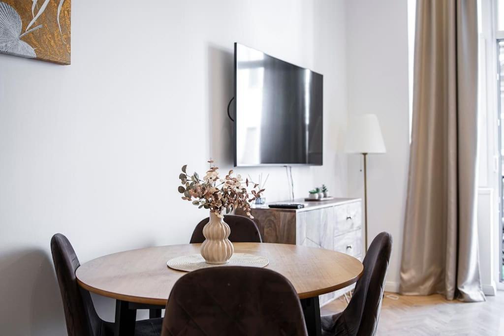 Venus - Akacfa Iii Apartment