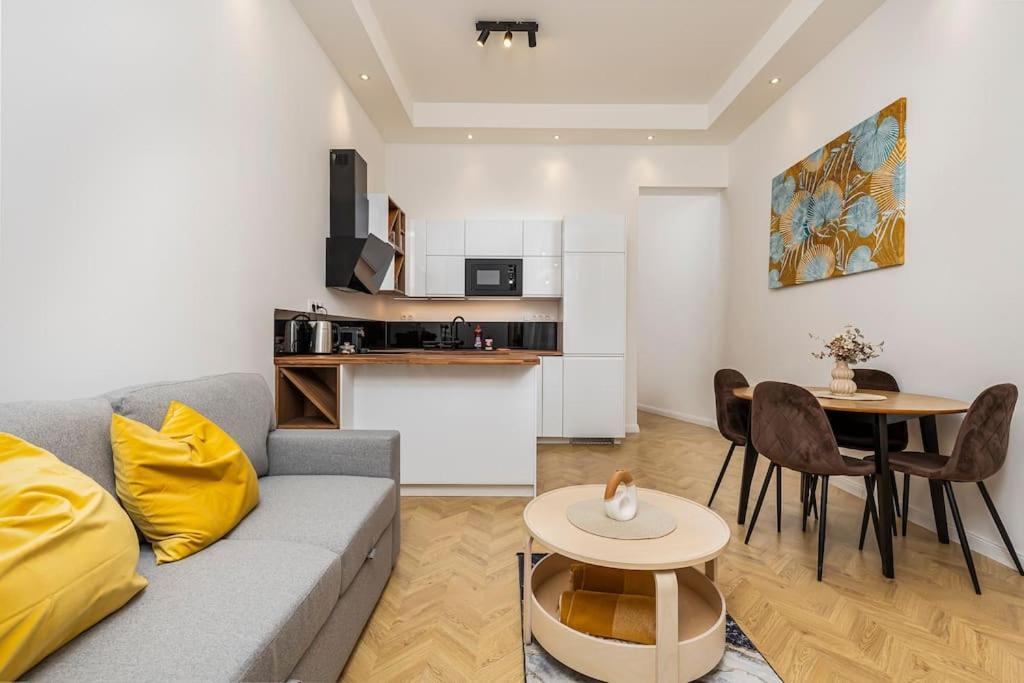 Venus - Akacfa Iii Budapest